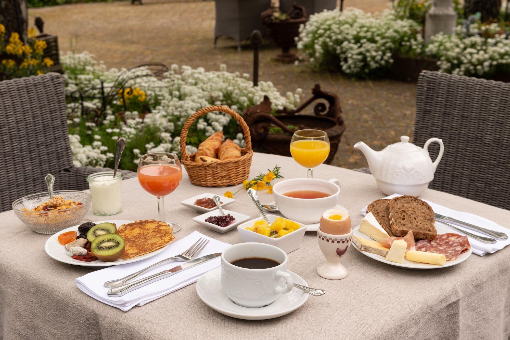 Domaine De Beaupre - Hotel The Originals Relais ゲブビレル エクステリア 写真